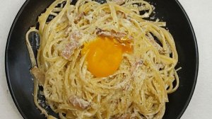 Сливочная паста с беконом и пармезаном