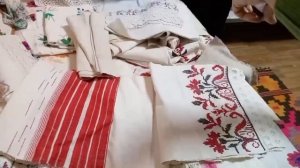 Мобильная выставка коллекции костюмов и украшений.