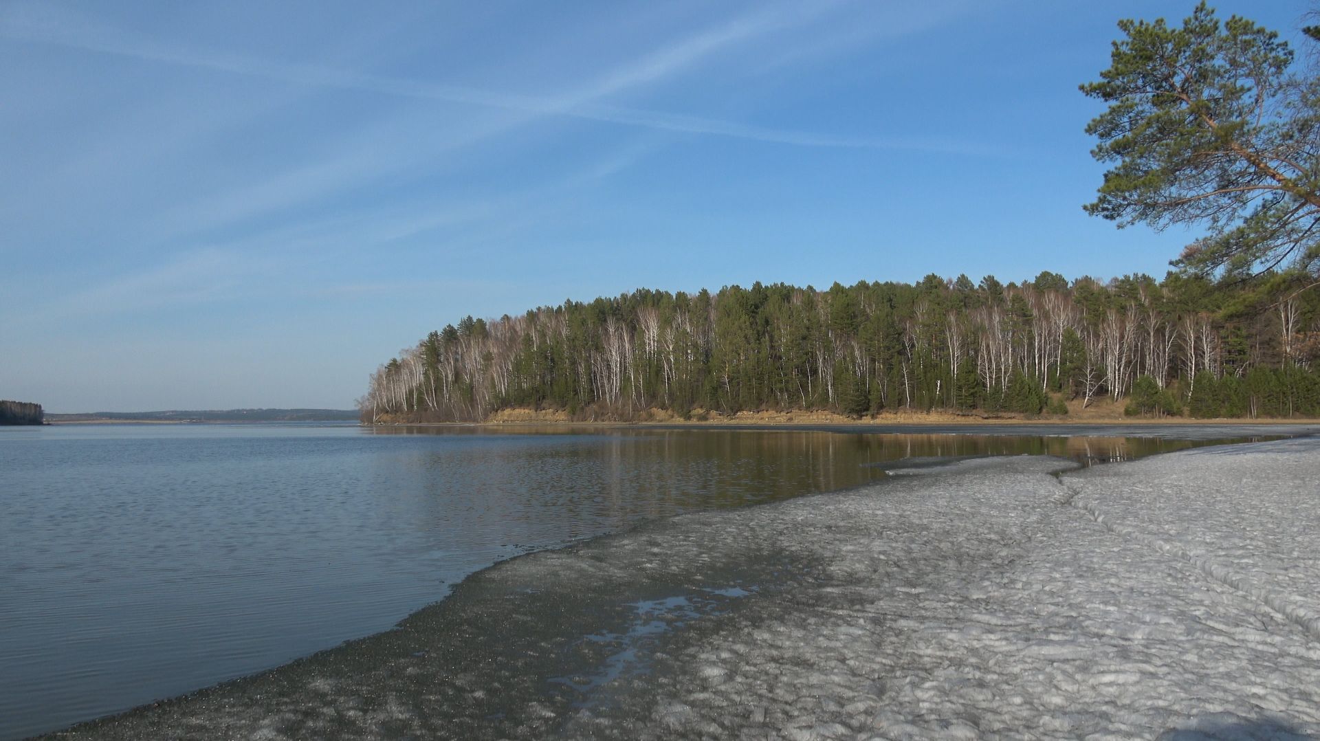 Начало мая на заливе Падь - Мельничная на Иркутском водохранилище. 4К. смотреть онлайн