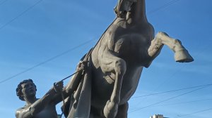 По Невскому