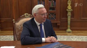 В. Путин обсудил с гендиректором заводом «КамАЗ» С. Когогиным развитие автомобильной отрасли.