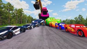 МУЛЬТИКИ ТАЧКИ 🏎️ МОЛНИЯ МАКВИН и ПОЛИЦИЯ против ЗОМБИ ГРУЗОВИКА МАККА: ГОНКА С МЕГА РАМПЫ