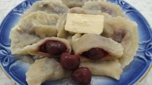 Классические вареники с вишней