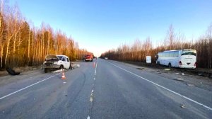 В Югре автобус столкнулся с «Газелью»