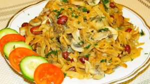 Тушеная капуста с фасолью и грибами .