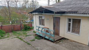 Двухкомнатная квартира на земле рядом с центром в г. Хадыженск