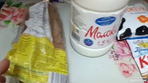 Ирина пришла из магазина. Домашние яйца по 100 рублей, молочка и рыба из деревни.