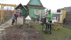 6 соток 1 мая 2026 года. Сею морковь Купец, лук севок Штудгартер, укроп, петрушку. Обрабатываю домик