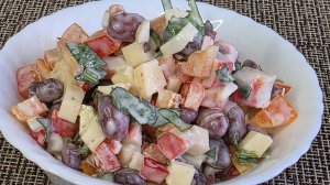 Салат из фасоли,крабовых палочек и болгарского перца.