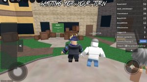 играем в мм2 втроём просто играем