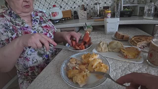 ГОВОРИТ ЛЕНИВАЯ СТАЛА. УГОЩАЕМСЯ смотреть онлайн