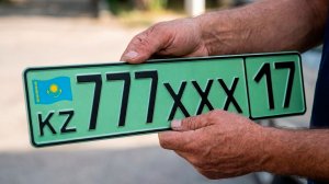 Цвет госномеров электромобилей хотят изменить в Казахстане