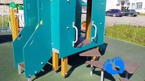Яруша с папой на детской площадке.