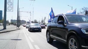 Полсотни машин под Знаменем Победы в Самаре. Автопробег, приуроченный к 9 Мая