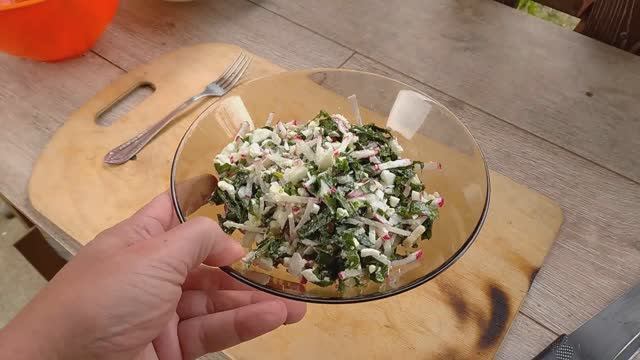 Дичайшая кухня!!! Салат из листьев одуванчика.