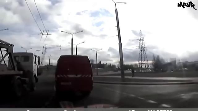 Как дальнобойщики наказывают учителей и автохамов на дорогах