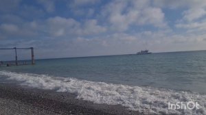 ЛАЗАРЕВСКОЕ. МОРЕ. СИРЕНЫ ВОЮТ ПОСТОЯННО.