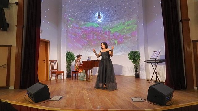 O sole mio («Моё солнце»). (Э. ди Капуа, Дж. Капурро). Исполняет Татьяна Конькова. За роялем Татьяна