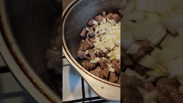 «Свиной плов в Карелии: секрет Зелёной дачи, от которого разбегутся соседи! Готовим в казане»