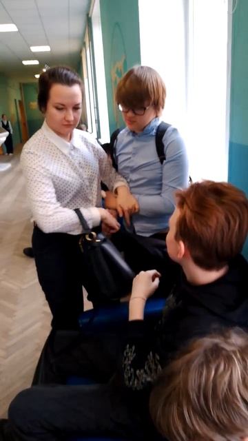 Олега успакаивают