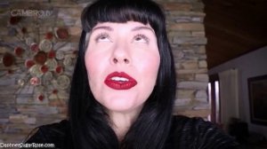В Рождество Дафна решила съесть своих братьев, а потом и детей поющих рождественские песни