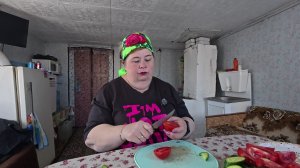 Дачные дела. Сафар меняет крышу, делаем выгул для курочек. Очень вкусный  у нас обед.