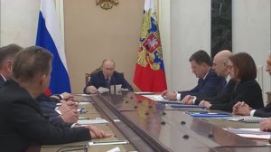 Владимир Путин провёл совещание о ситуации на мировом рынке нефти и газа.
