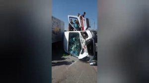 Машина скорой помощи опрокинулась после ДТП в Серпухове. 

Скорую помощь подрезала легковушка.