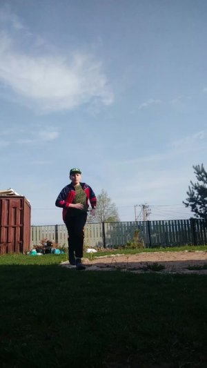 отвечаю на вопросы и занимаюсь