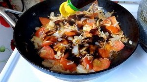ЯИЧНИЦА С ГРИБАМИ И ТОМАТАМИ В СОЕВОМ СОУСЕ