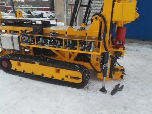 Компактная буровая установка урб 2а2 на гусеничном шасси