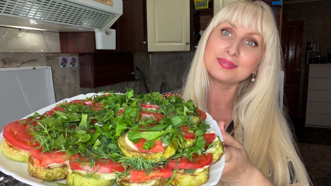 🔴Жареные кабачки с чесноком и помидорами ‼️Готовим дома вкусно и бюджетно . КРЫМ ЧЕРНОМОРСКОЕ