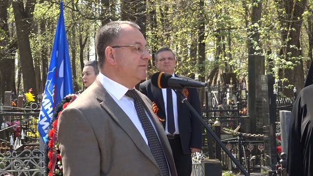 Торжественно-траурный митинг на городском кладбище