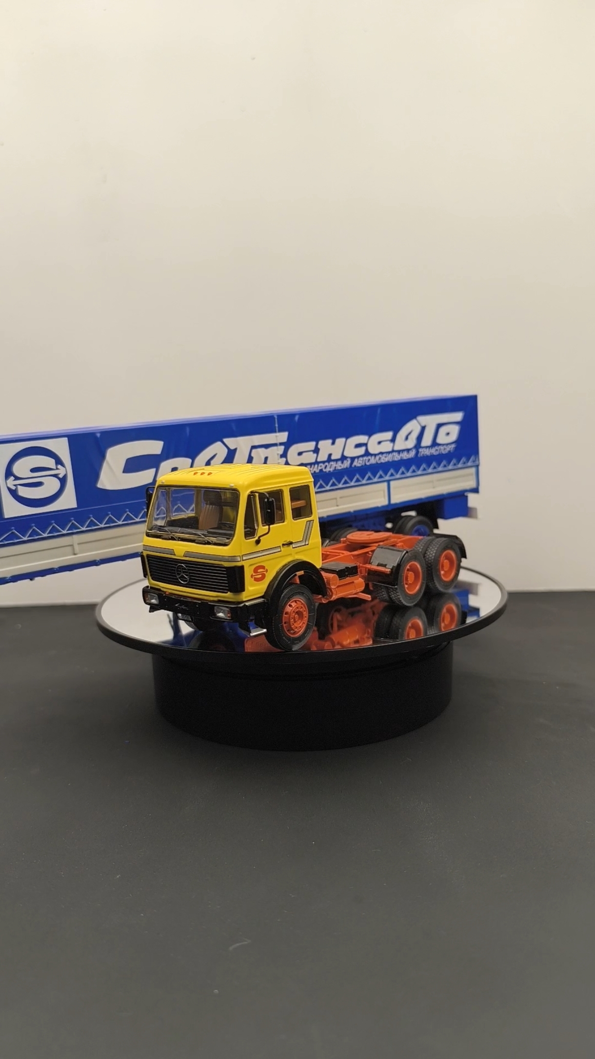 Mercedes-Benz NG 2232 с полуприцепом Fruehauf Savoyarde SSM7075 1:43 Start Scale Models SSM