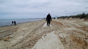 Новый песок после дождя. Большой кусок глины! Пляж Золотой Берег // Анапа сегодня, 6 мая 2026 года