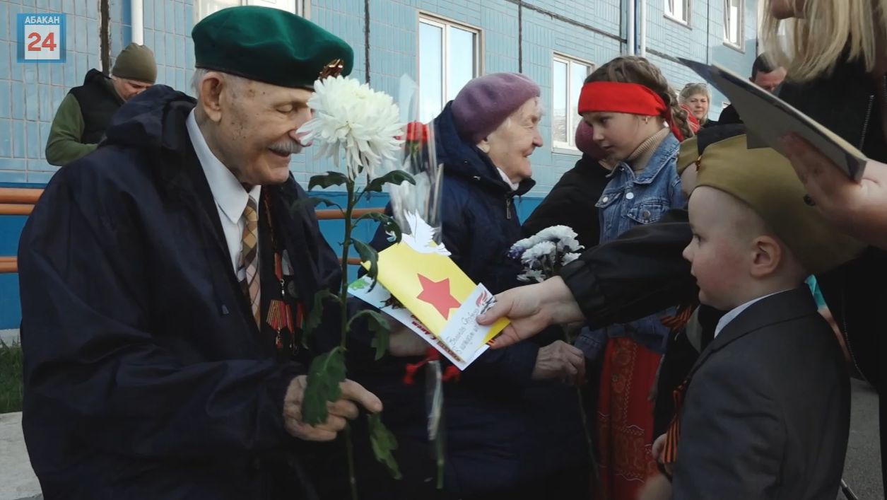 Они ковали Победу в полях и на заводах: во дворах Абакана для тружеников тыла проходят концерты смотреть онлайн