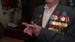Волонтеры поздравили тюменского фронтовика с наступающим Днем Победы