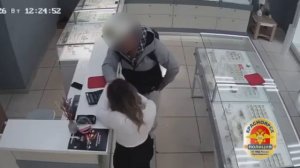 В Красноярске полицейские задержали грабителя, похитившего золотой браслет из ювелирного магазина