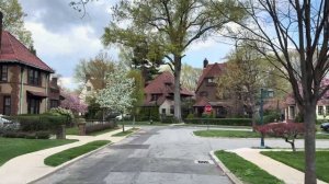 США. Весенняя прогулка по Форест-Хиллс Гарденс в Нью-Йорке