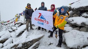 Группа Клуба 7 Вершин «9 машин и Бабу-Бим» совершила восхождение на Кала-Патар и перелетела в Дибоче