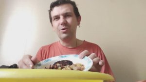 Мукбанг жареная картошка с куриной котлетой и огурцом