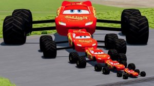 Большой и маленький монстр-трак против паровозика Томаса в BeamNG Drive
