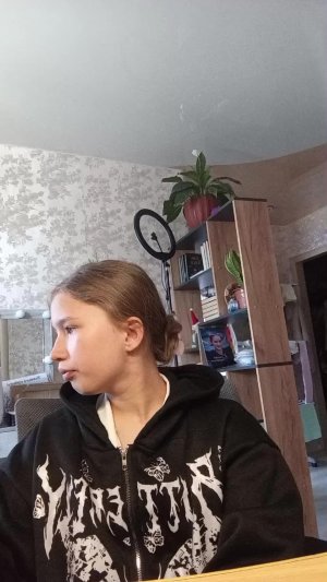 отвечаю на вопросы на пошлые, не отвечаю, а просто игнорирую. или кидаю жалобу.