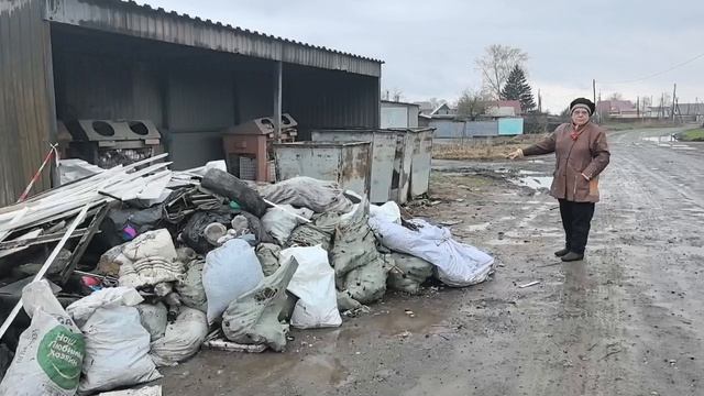 Состояние контейнерной площадки по ул. Гоголя в Назарово смотреть онлайн