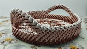 Загибка на подносе со встроенными ручками корневым плетением