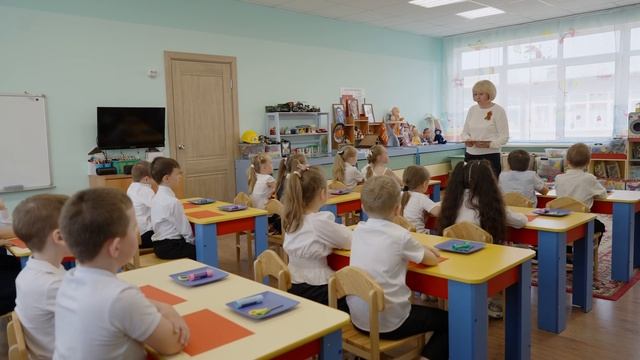 Акция «Окна Победы» к 81 годовщине Великой Победы в школах округа смотреть онлайн