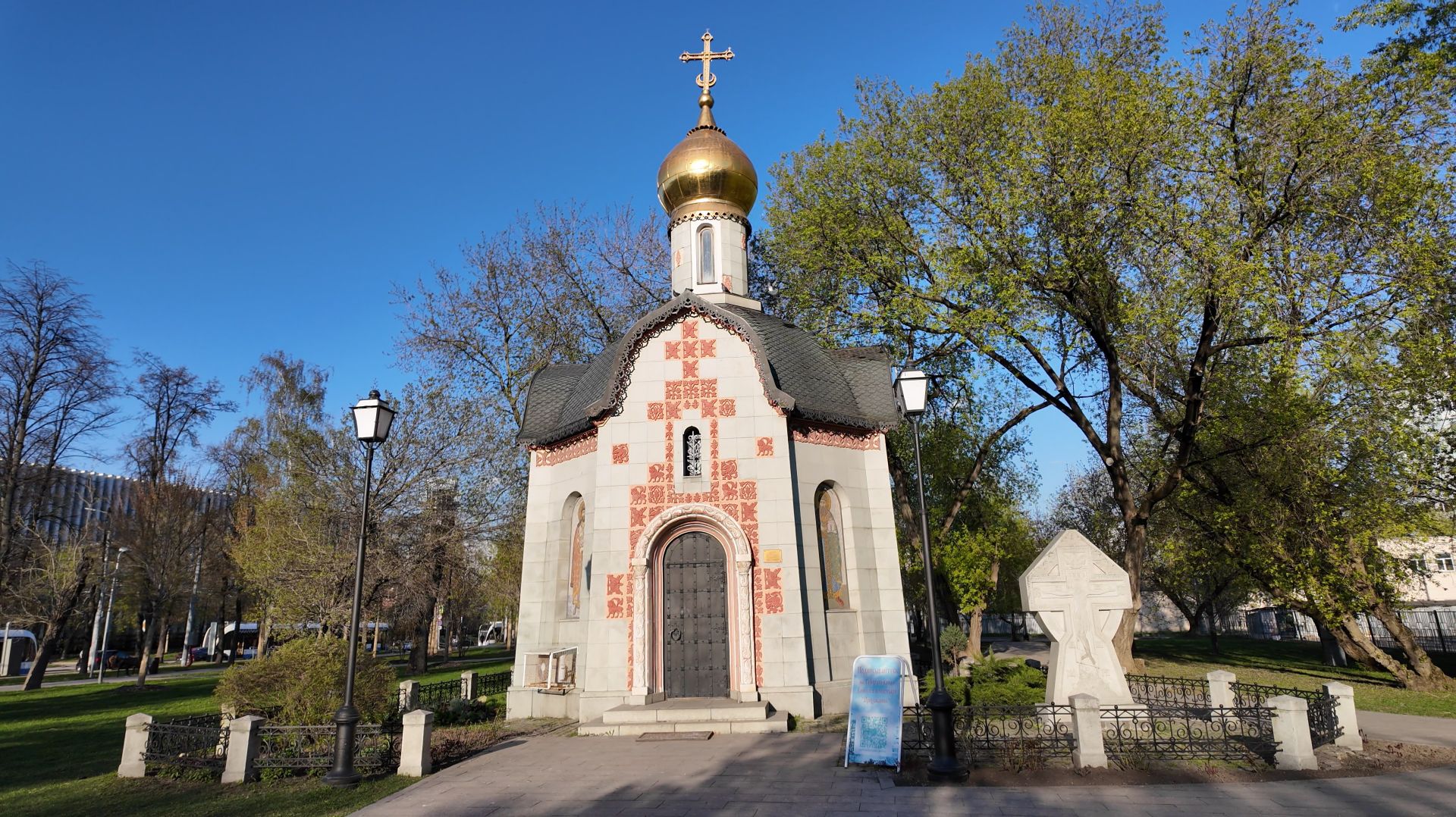 Часовня Даниила Московского на площади Серпуховской заставы