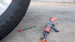 Aplastando Cosas Crujientes y Suaves con la Rueda de un Coche #zzSHOWzz