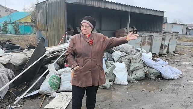 Контейнерную площадку по ул. Гоголя в Назарово завалили смотреть онлайн
