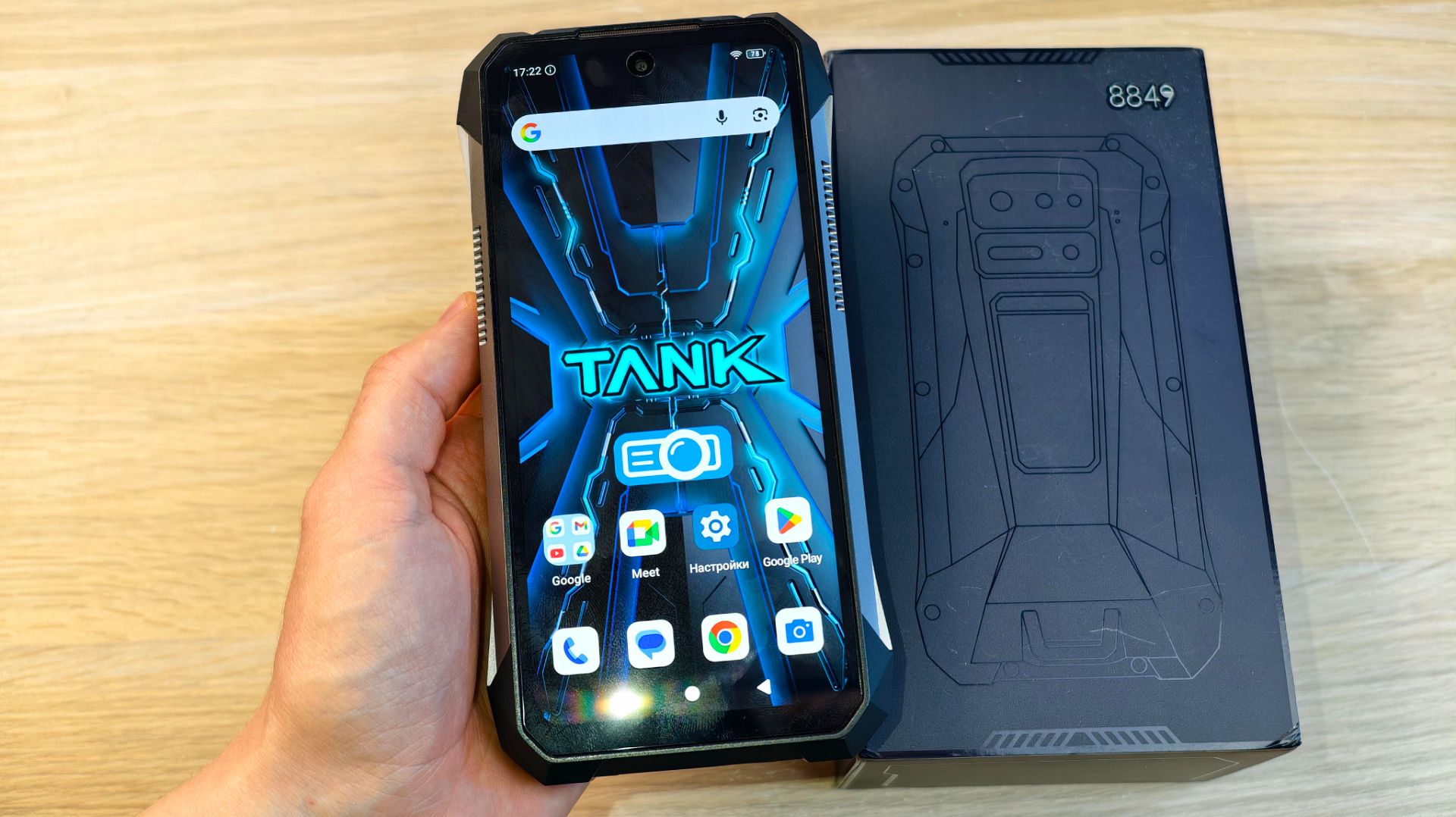 UNIHERTZ 8849 TANK X - ТЕЛЕФОН СО ВСТРОЕННЫМ ПРОЕКТОРОМ И МОЩНОЙ ЛАМПОЙ! смотреть онлайн